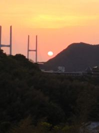 『夕日と女神大橋』