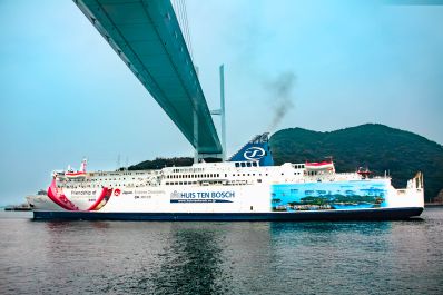 『大橋をくぐる旅路』