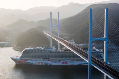 『長崎港の朝』