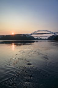 『潮流を超えて』