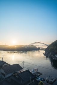 『朝を渡る橋』