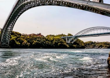 『うず潮に新・旧西海橋』