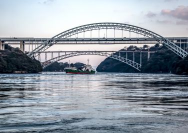 『タンカーを眼下に』